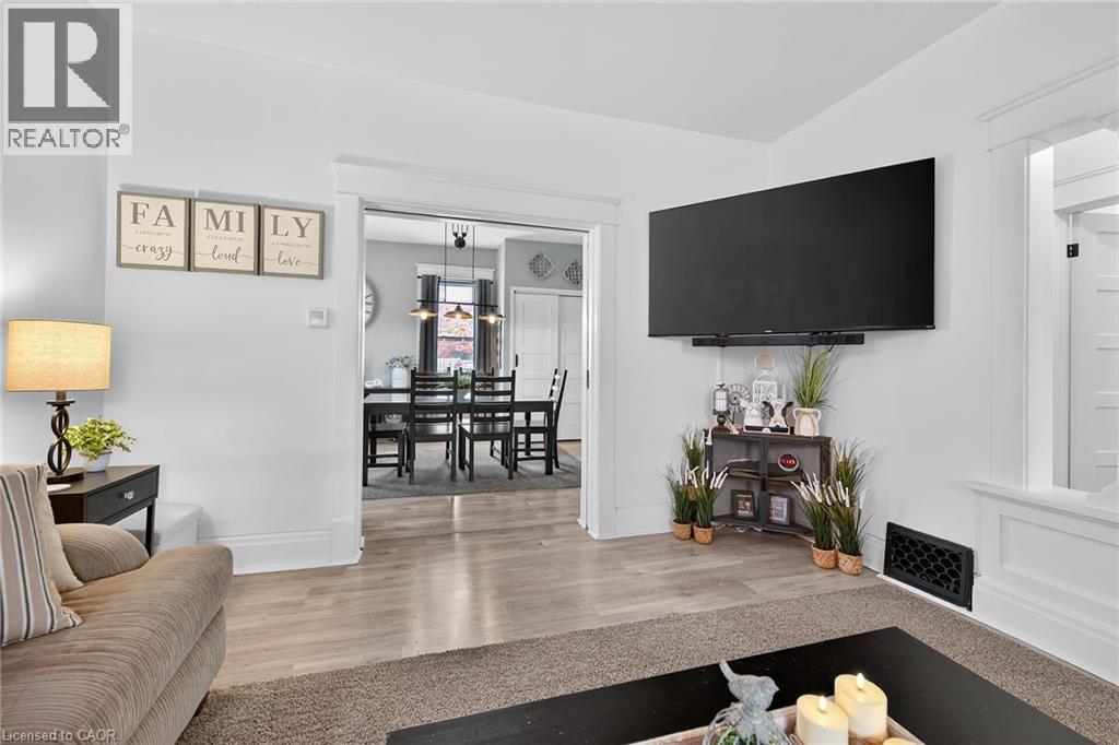 22 GRIFFITH Street - 10