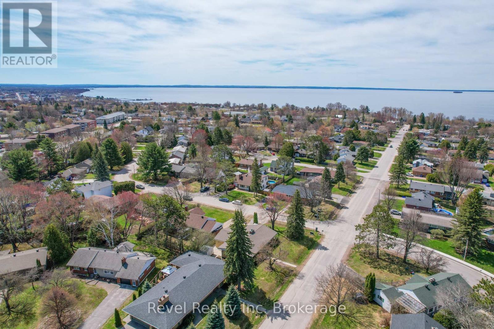 905 PINEWOOD ROAD - 46