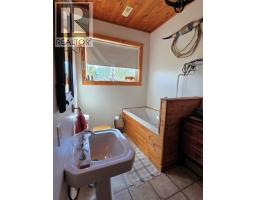 34 Wilkenson Avenue, Granisle, BC V0J1W0 Photo 11