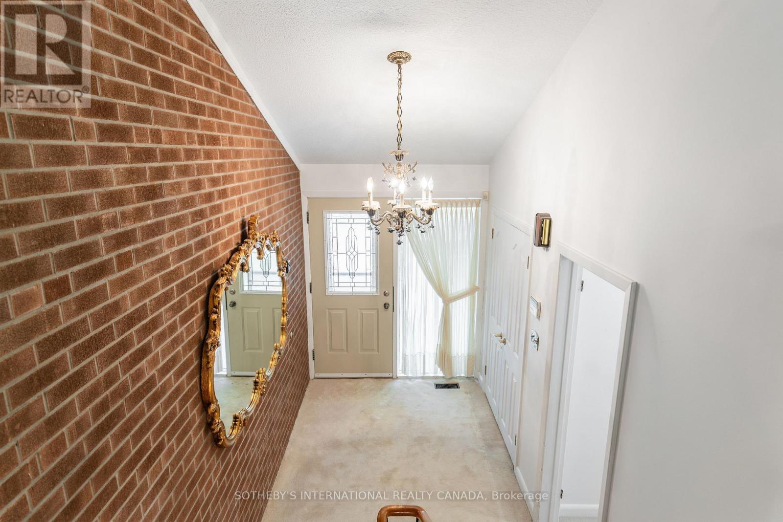 15 SAXONY CRESCENT - 7