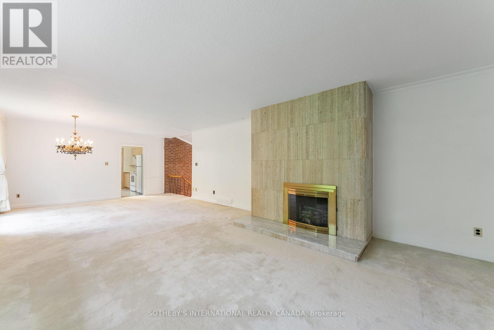 15 SAXONY CRESCENT - 9
