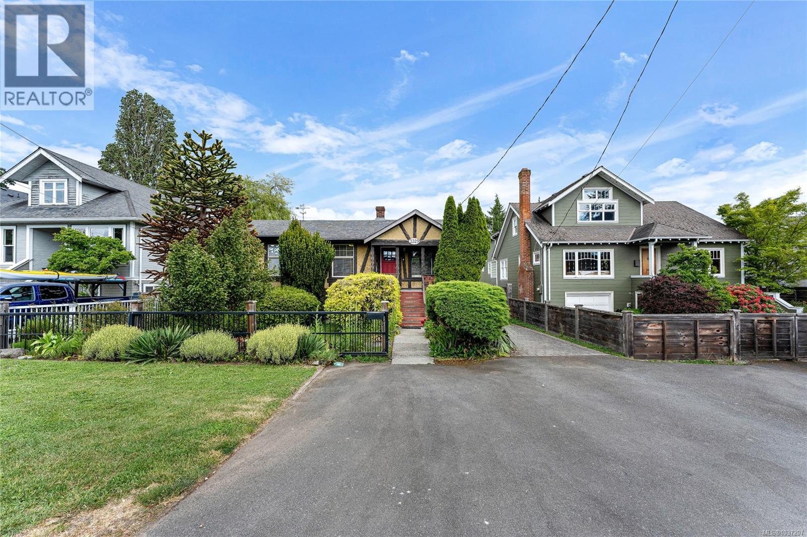 3329 Doncaster Dr - 32
