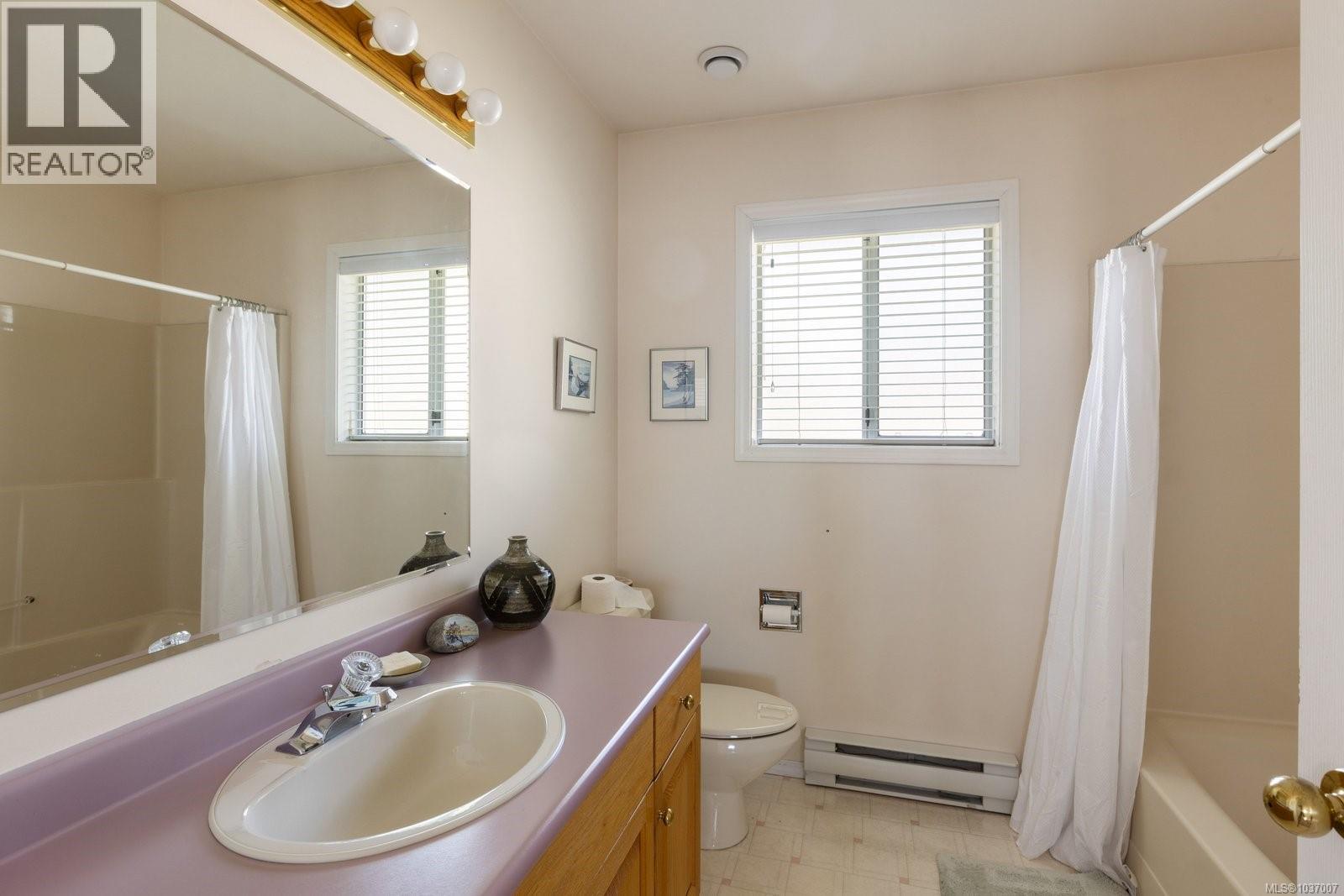  3916 Stamboul Street, Saanich