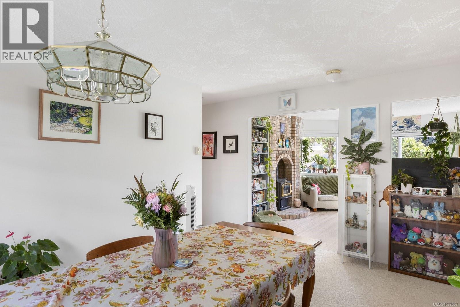  3916 Stamboul Street, Saanich