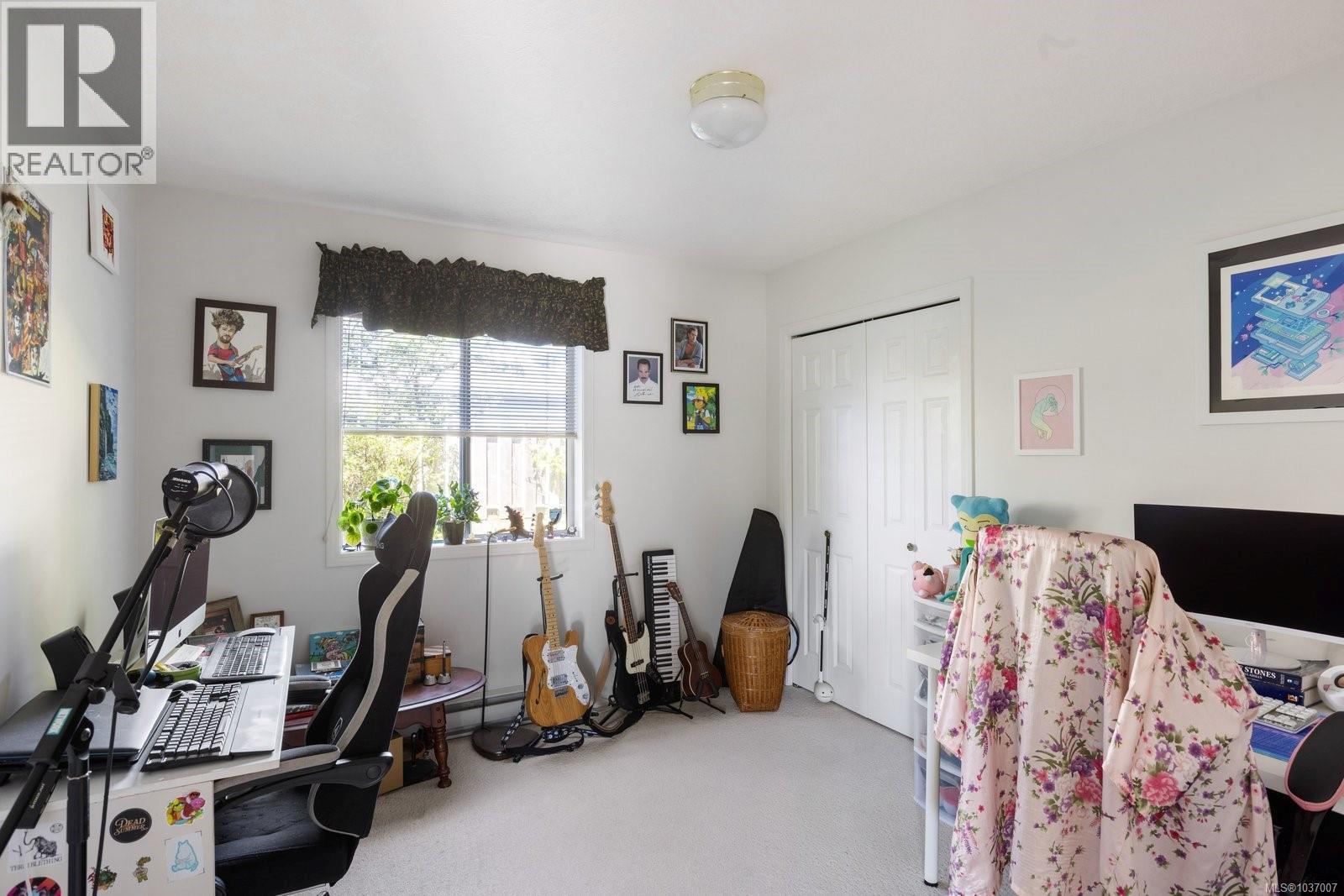  3916 Stamboul Street, Saanich