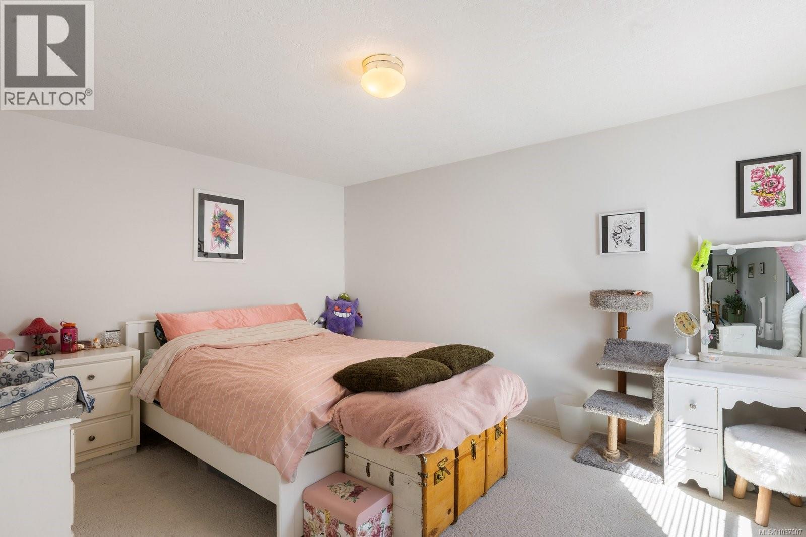  3916 Stamboul Street, Saanich