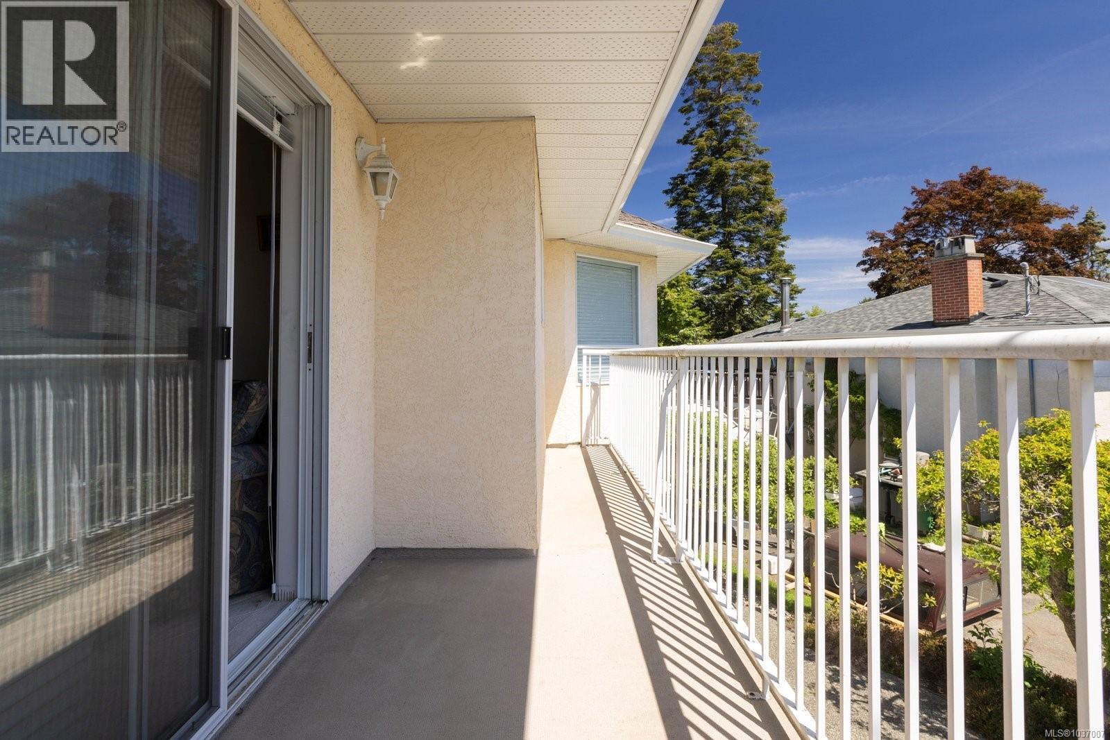  3916 Stamboul Street, Saanich