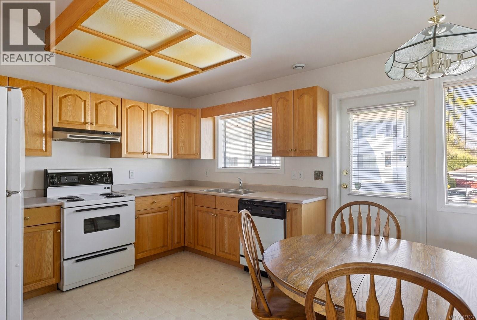  3916 Stamboul Street, Saanich