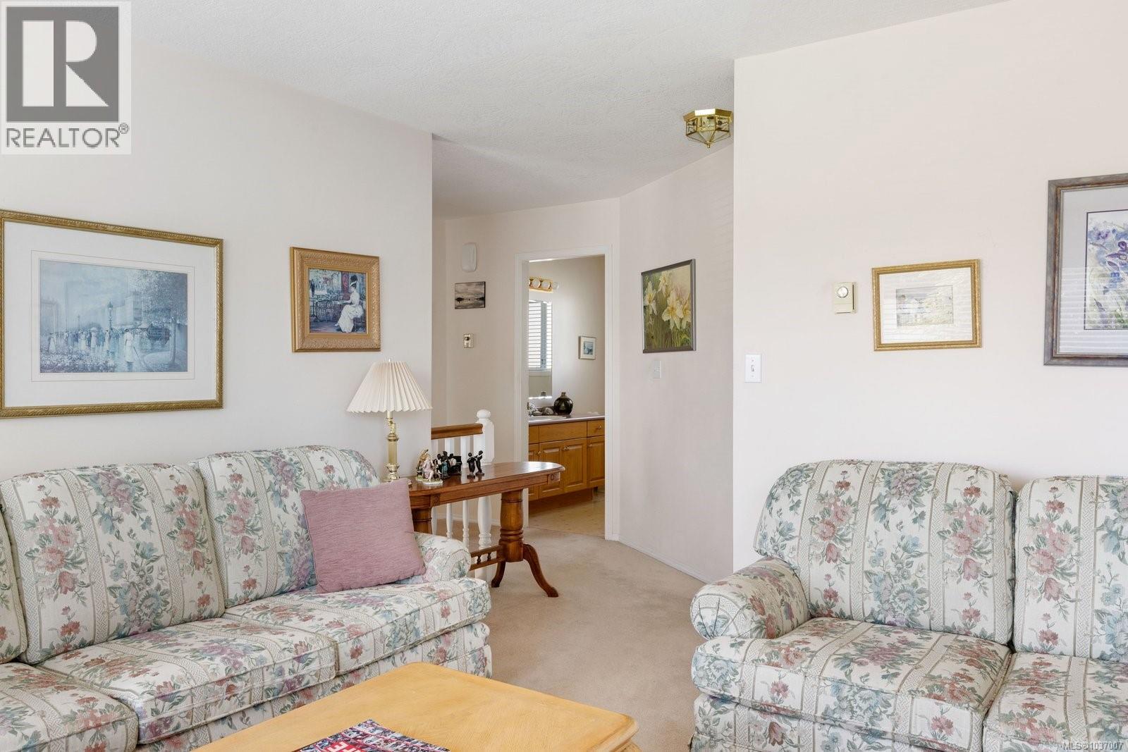  3916 Stamboul Street, Saanich