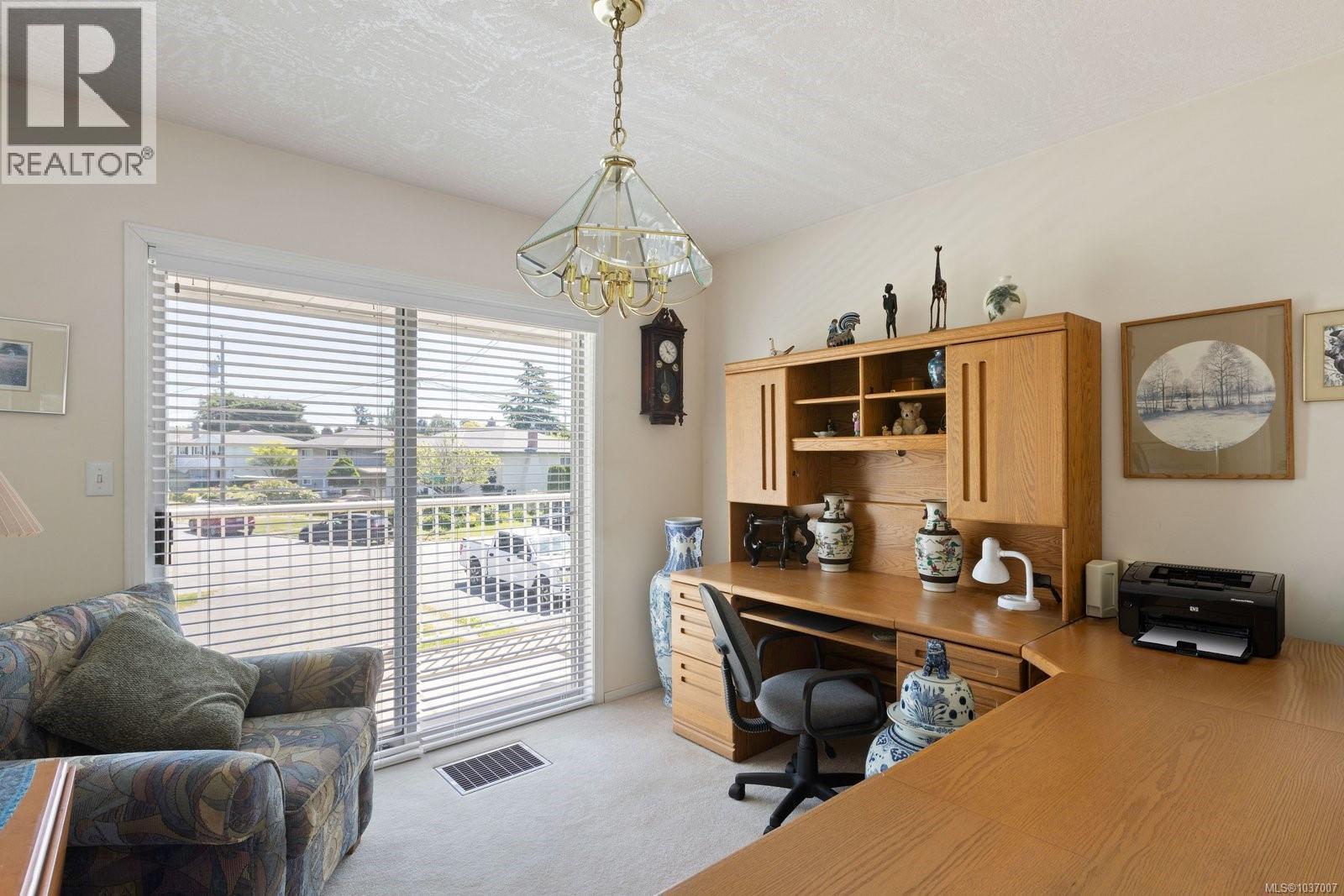  3916 Stamboul Street, Saanich