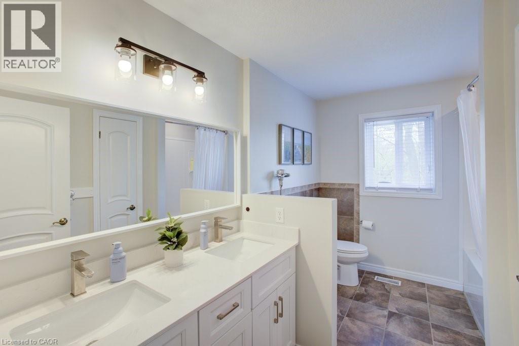 76 KENNEDY Road - 25