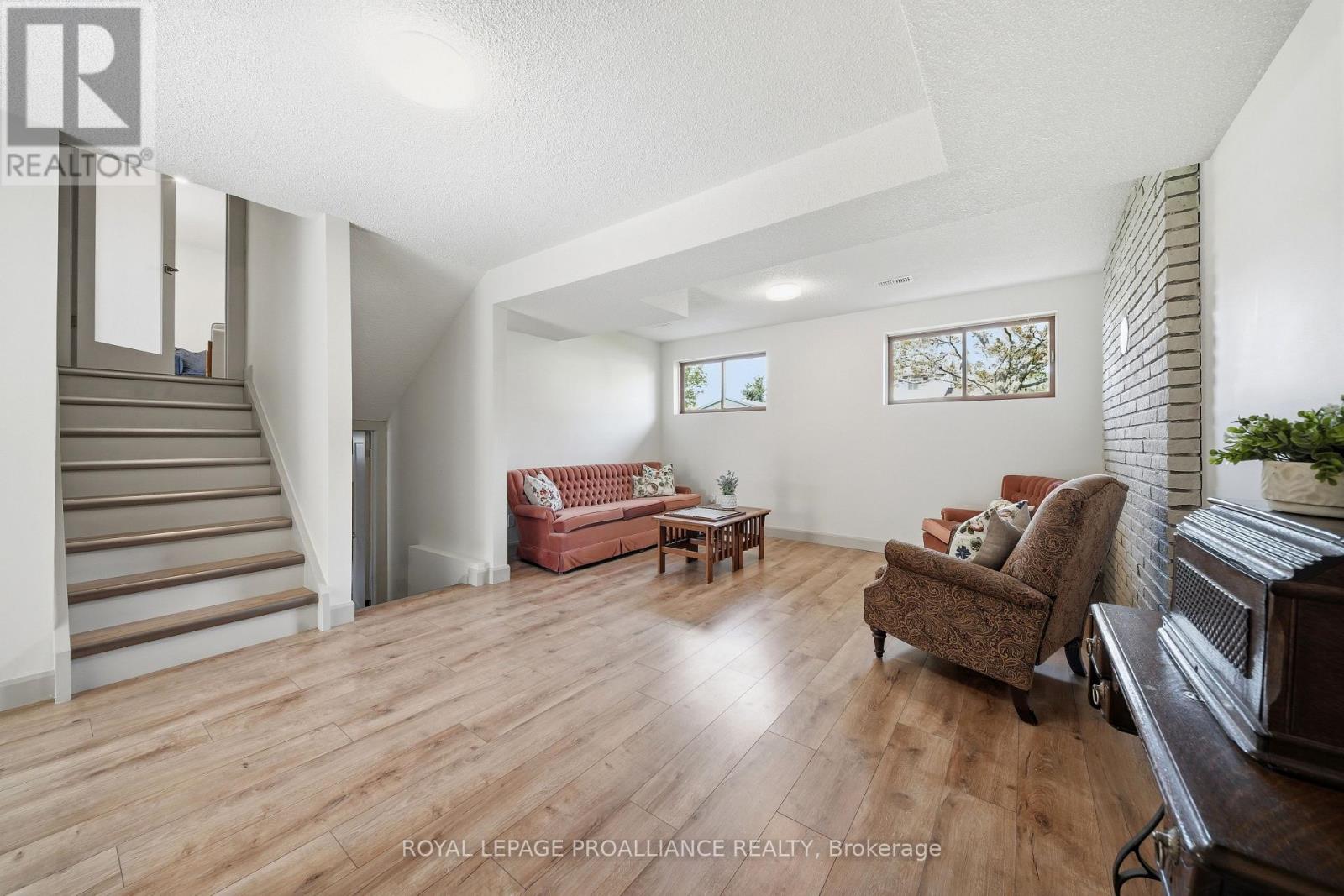 18 ALNET DRIVE - 33