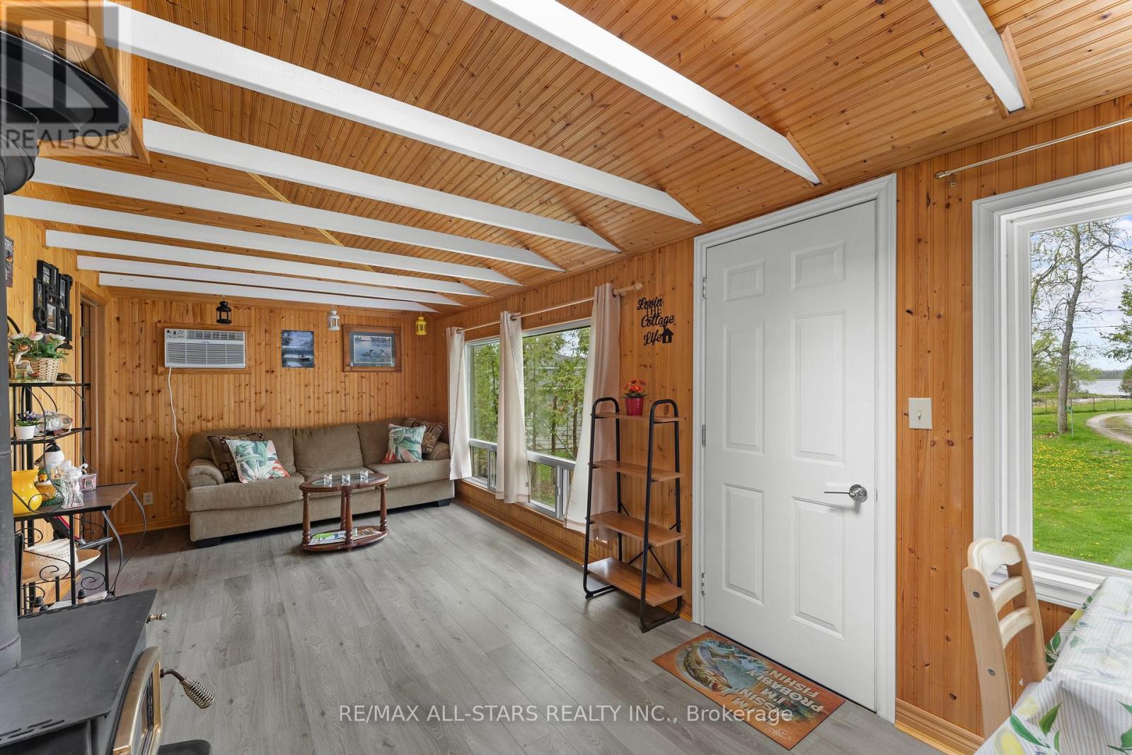 3 REGATTA STREET - 13
