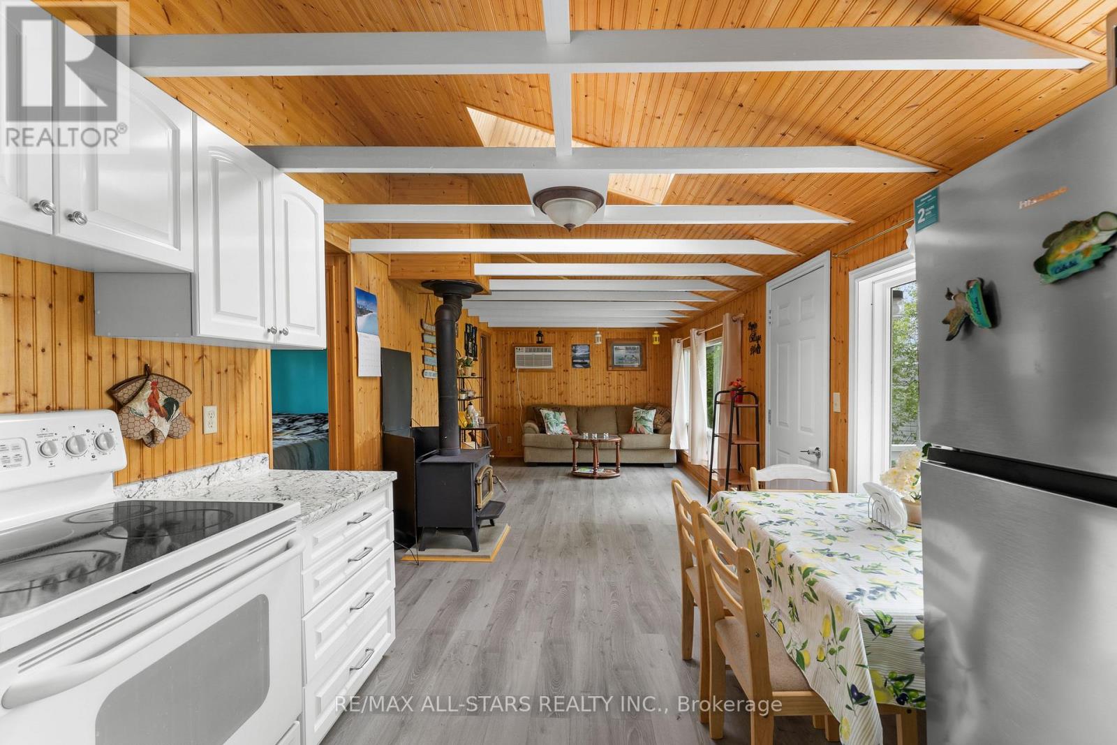 3 REGATTA STREET - 9