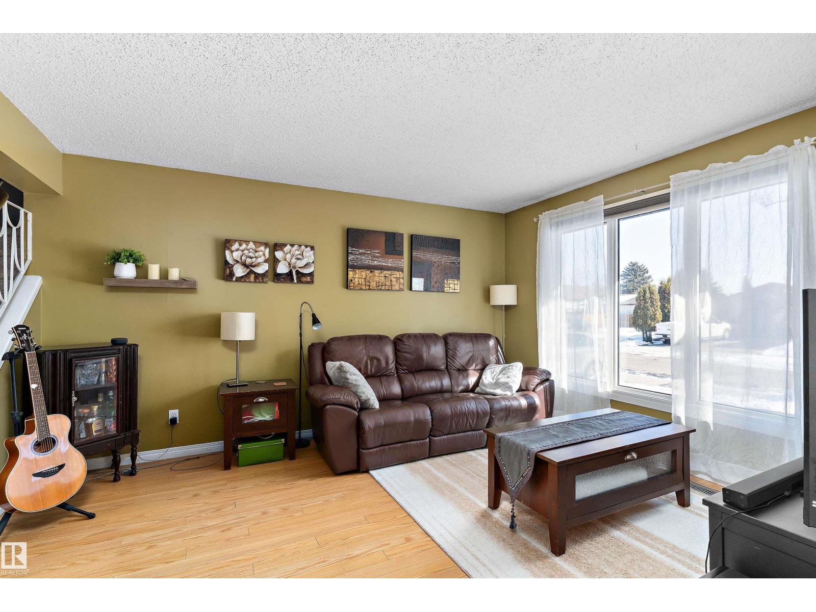 17132 103 ST NW - 4