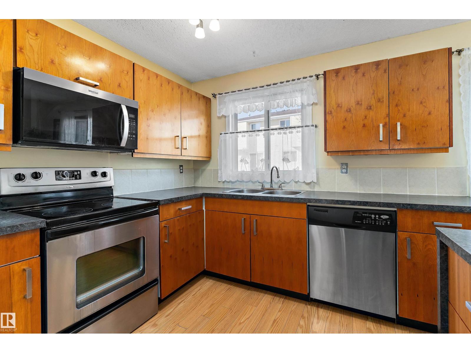 17132 103 ST NW - 13
