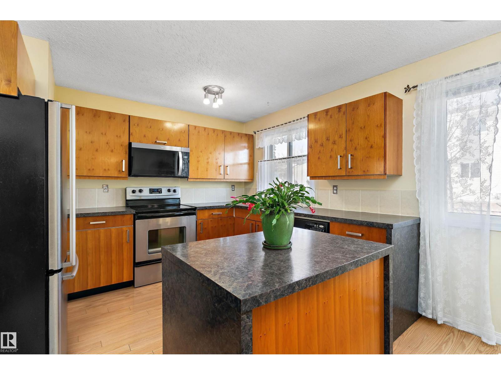 17132 103 ST NW - 10