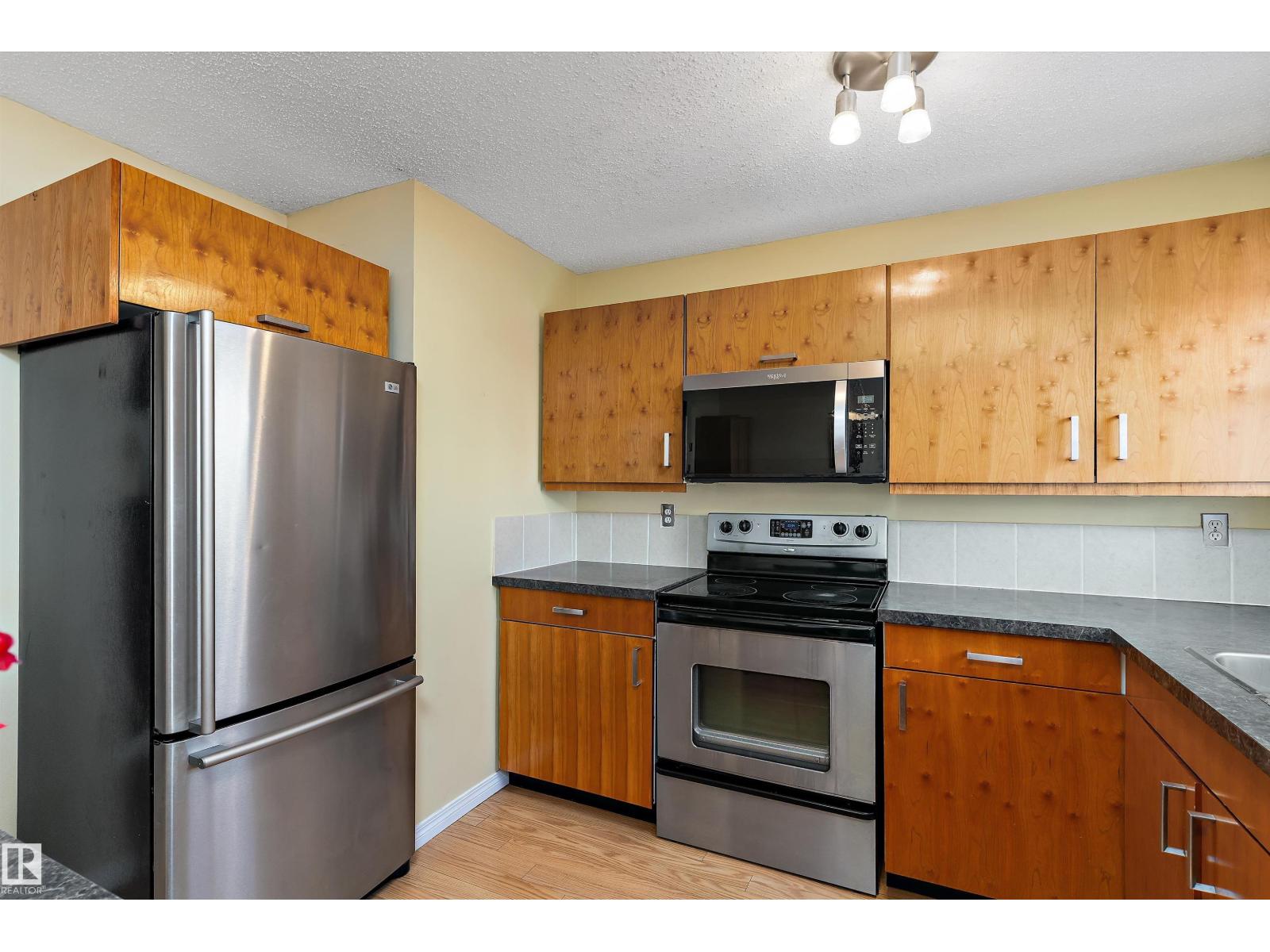 17132 103 ST NW - 12