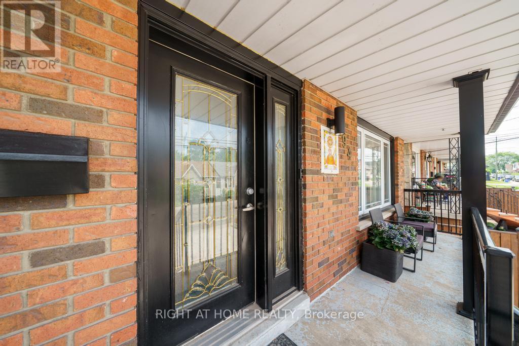 494 FERGUSON AVENUE N - 4