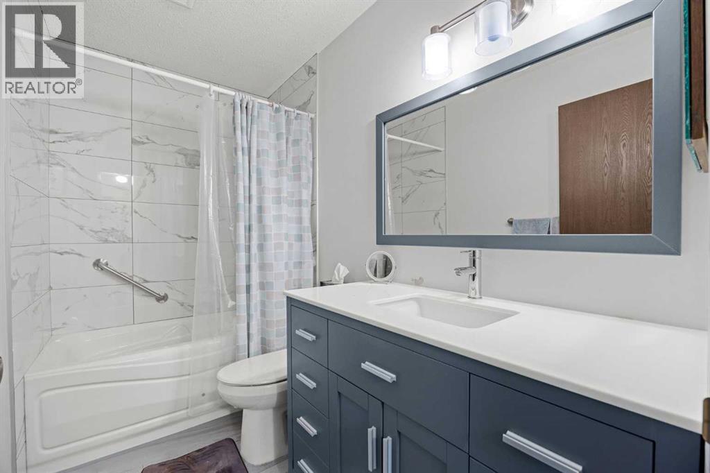 #8 4940 39 Avenue SW - 11