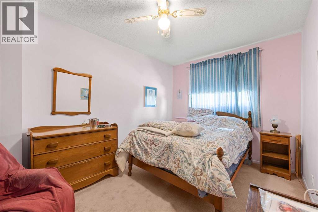 #8 4940 39 Avenue SW - 13