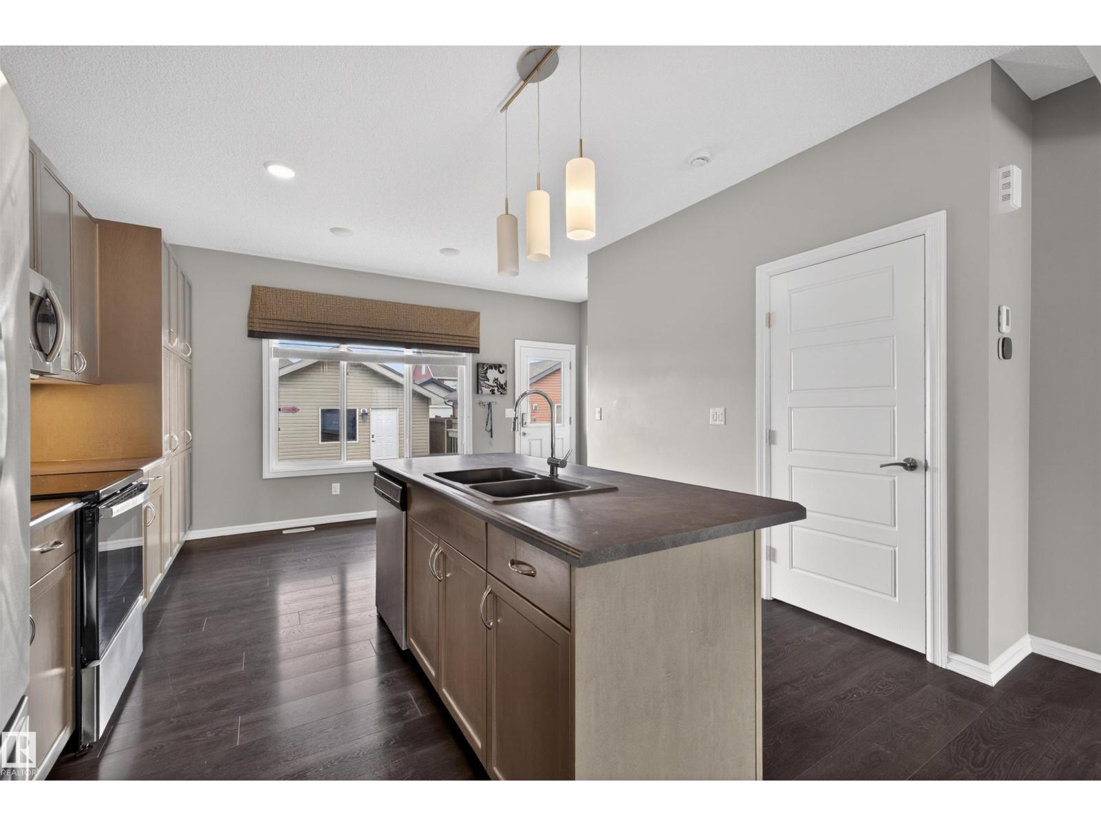 828 36 AV NW - 4