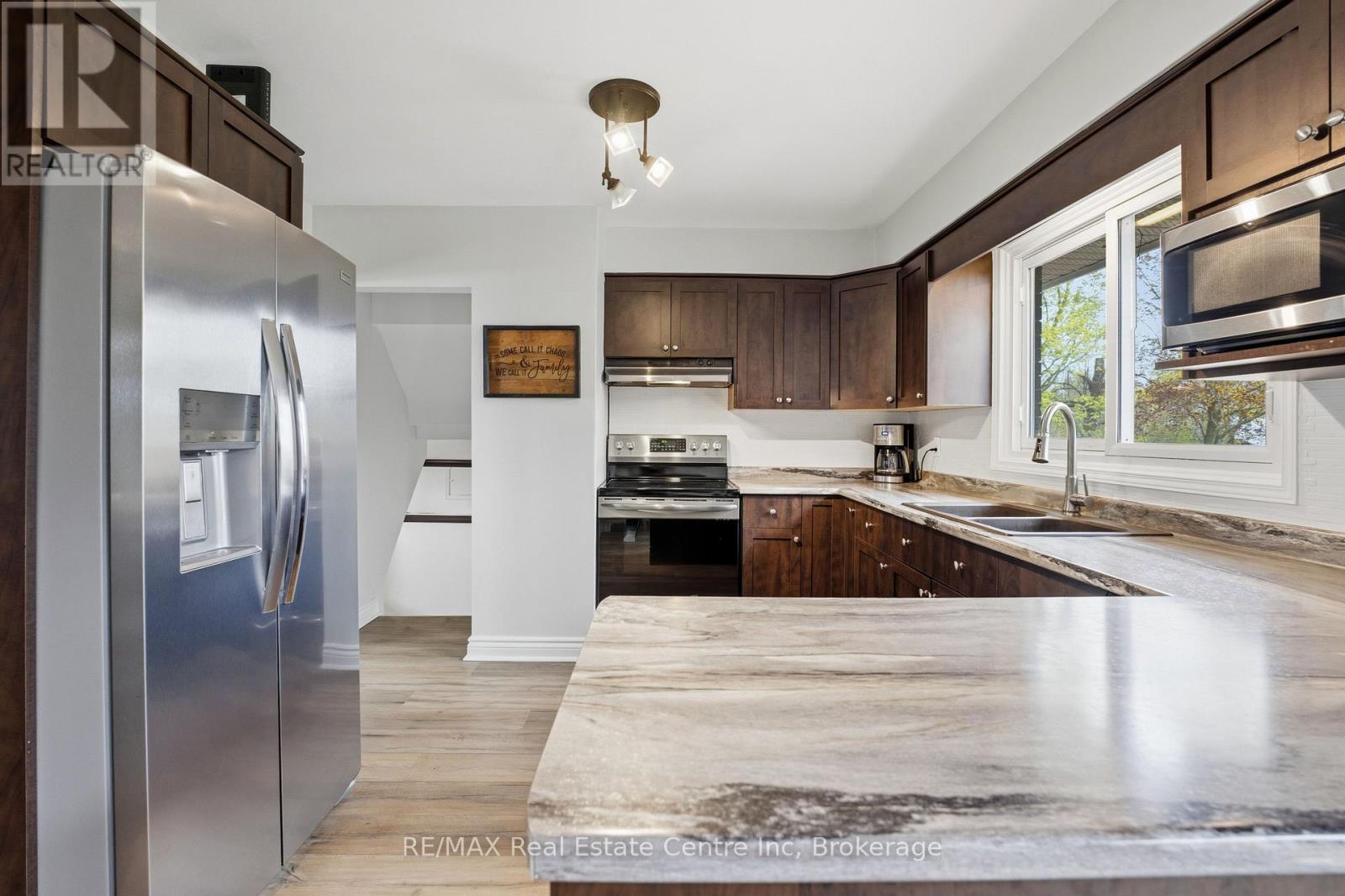 160 WELLINGTON ROAD 7 - 15