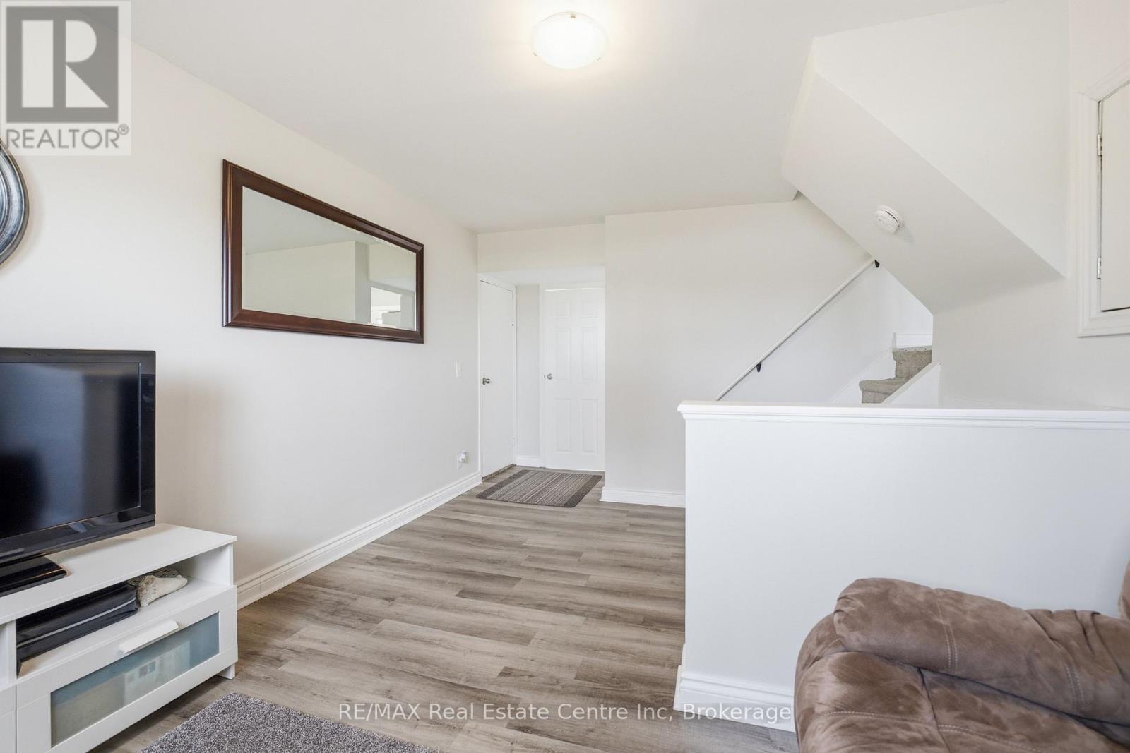 160 WELLINGTON ROAD 7 - 27