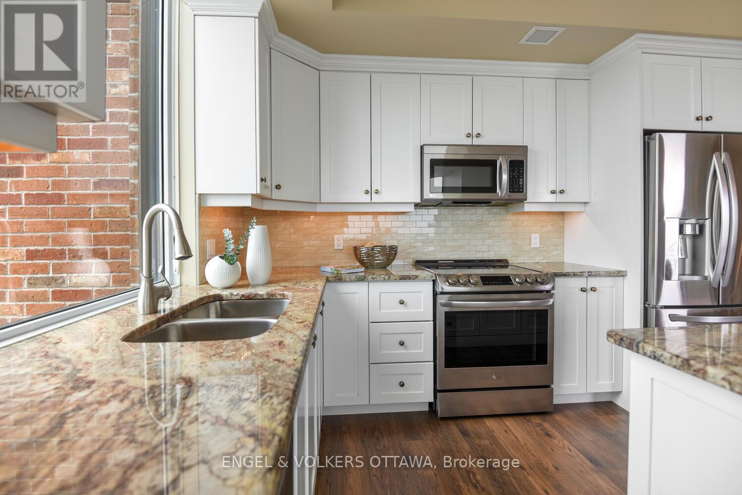 #1504 15 ST ANDREW STREET - 24