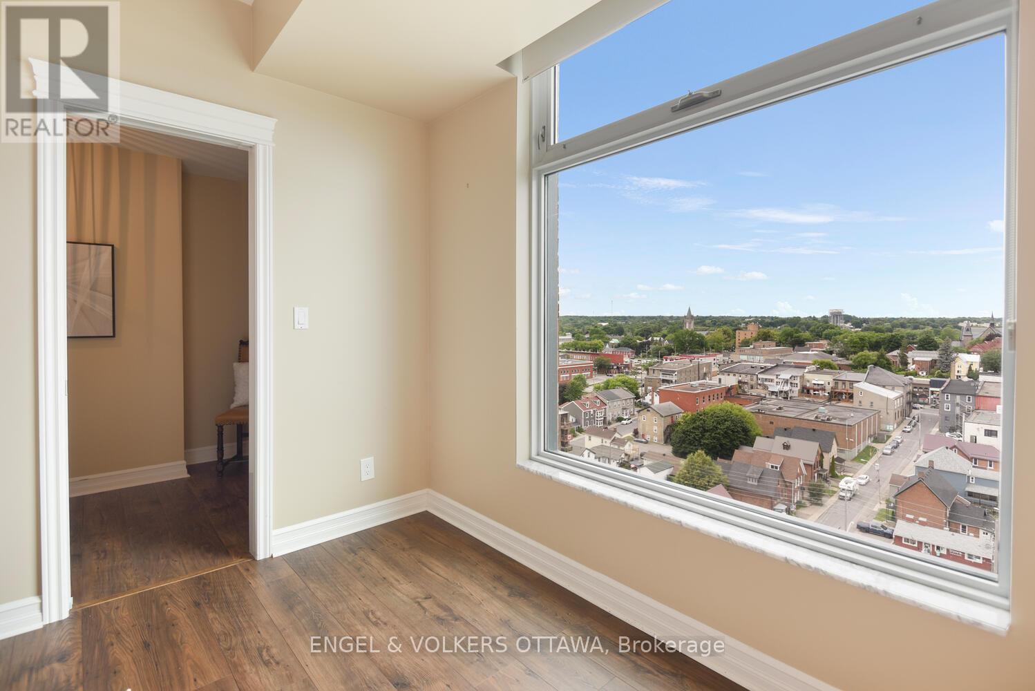 #1504 15 ST ANDREW STREET - 32