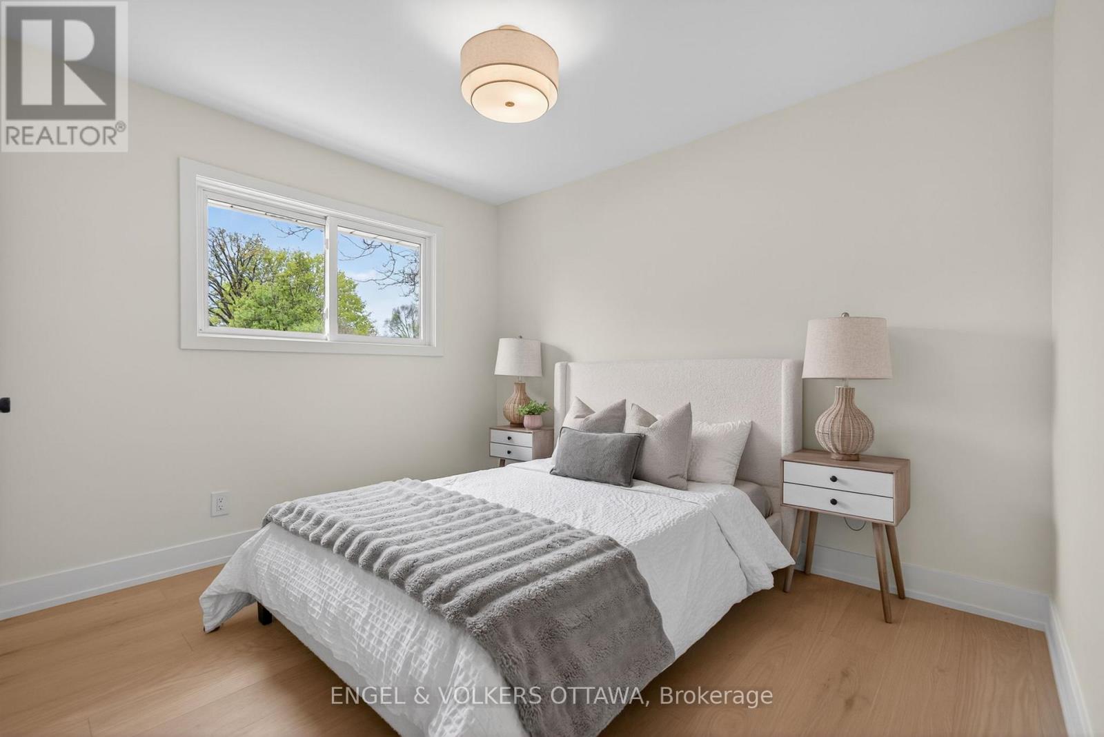 24 ROUNDHAY DRIVE - 18