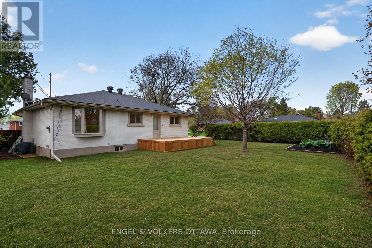 24 ROUNDHAY DRIVE - 36