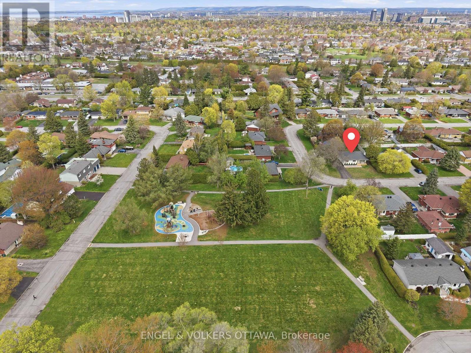 24 ROUNDHAY DRIVE - 38