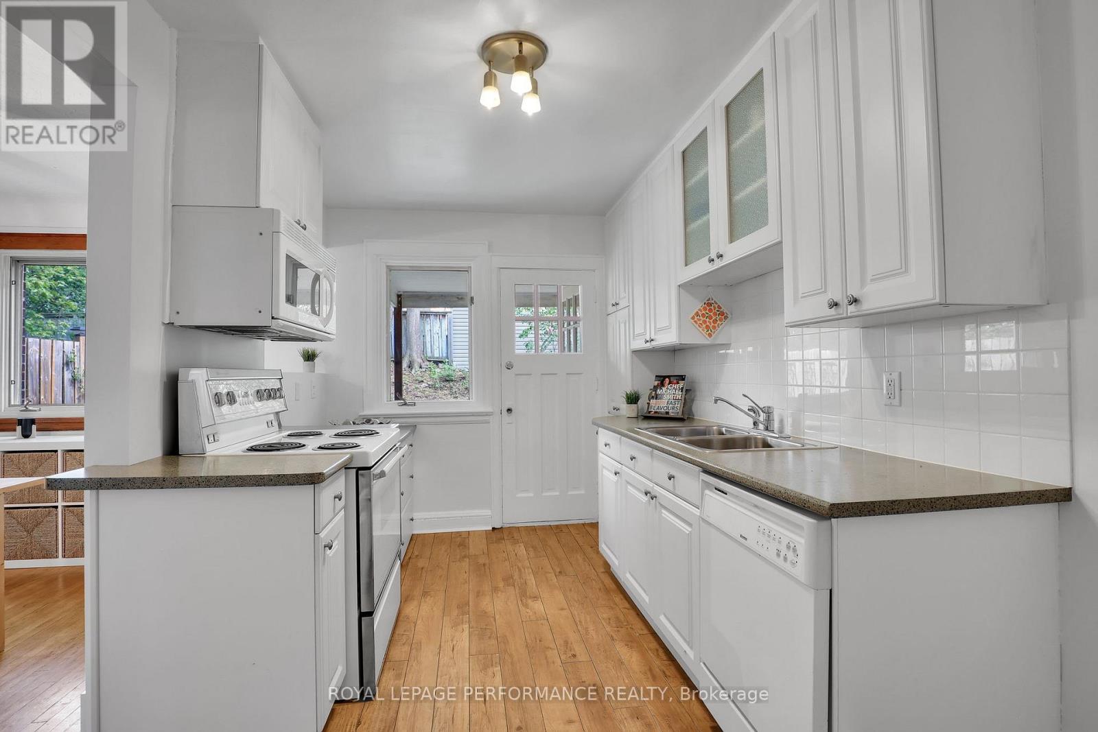 296 HOLMWOOD AVENUE - 15