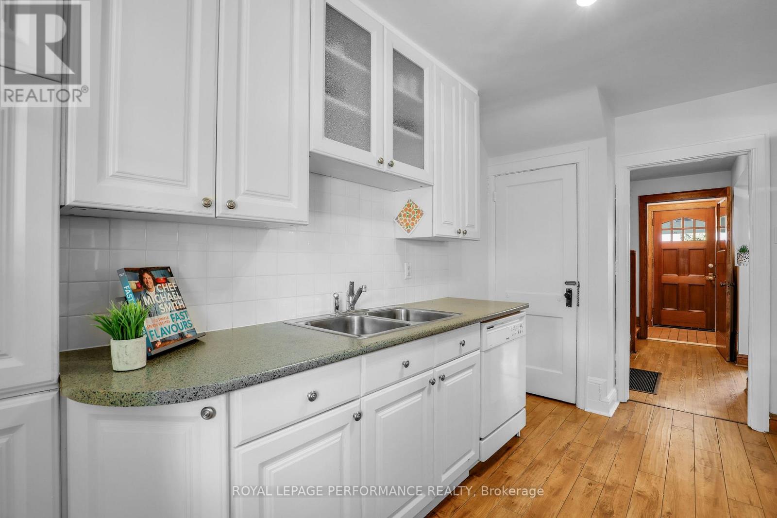 296 HOLMWOOD AVENUE - 16