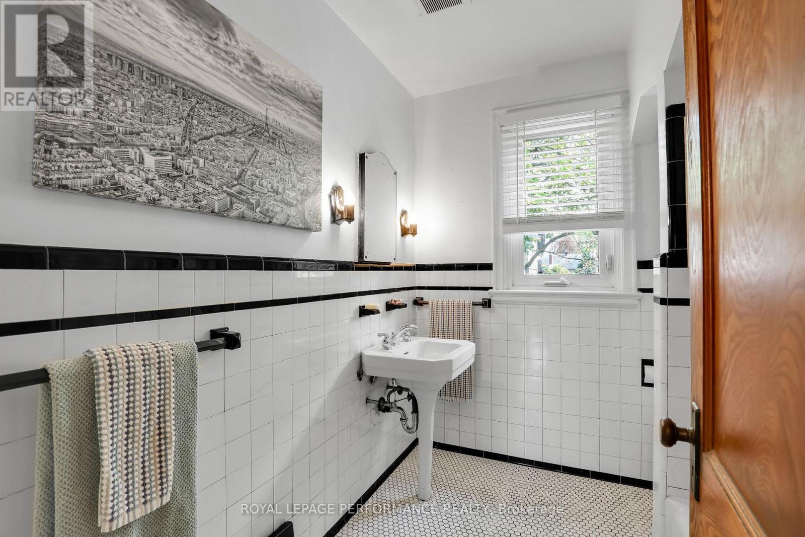 296 HOLMWOOD AVENUE - 25
