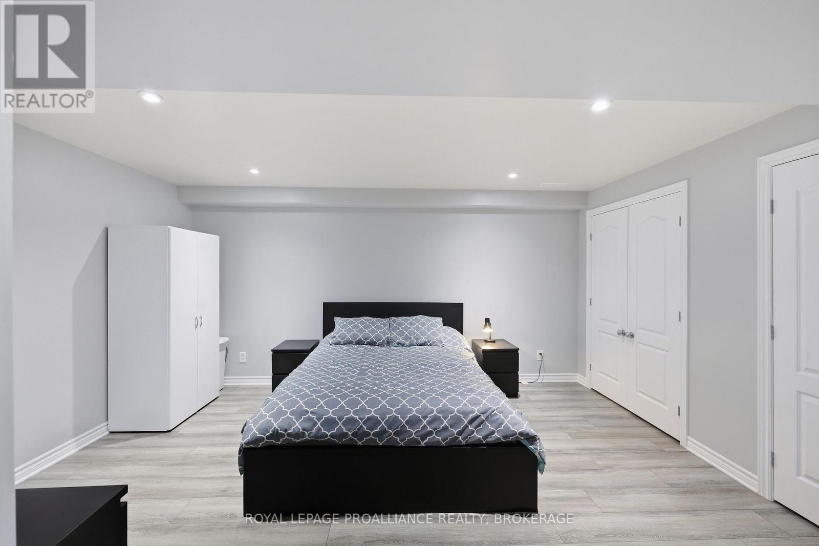 680 FIELDSTONE DRIVE - 36