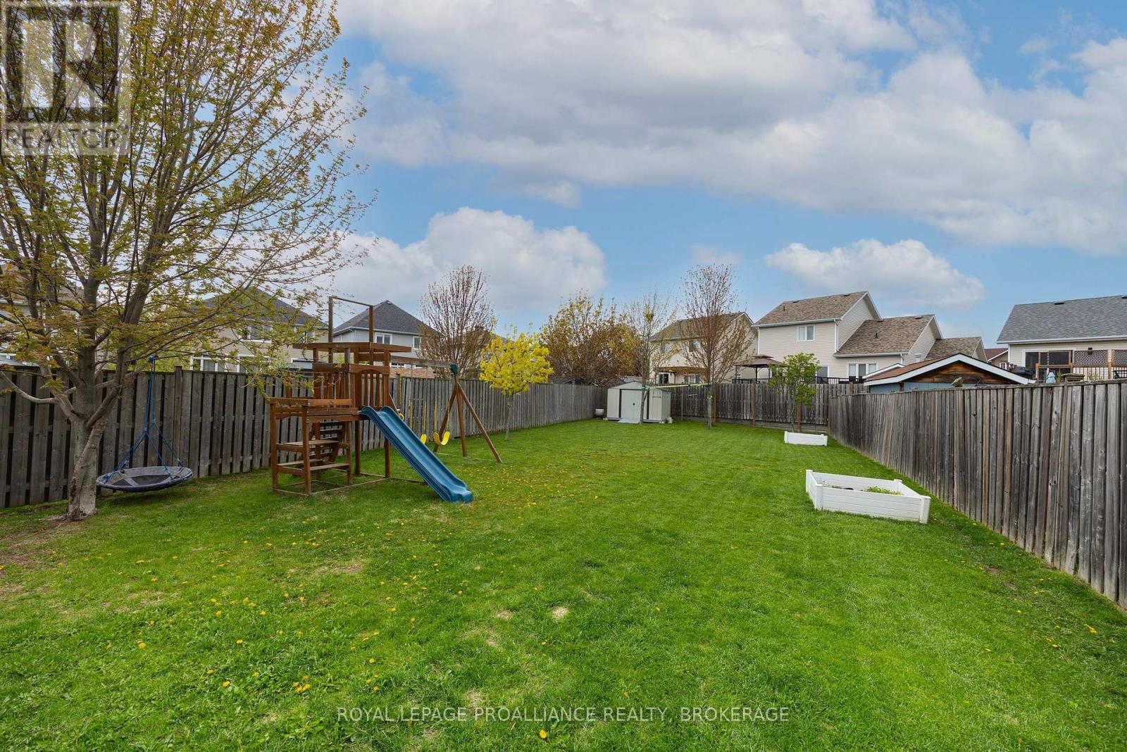 680 FIELDSTONE DRIVE - 43
