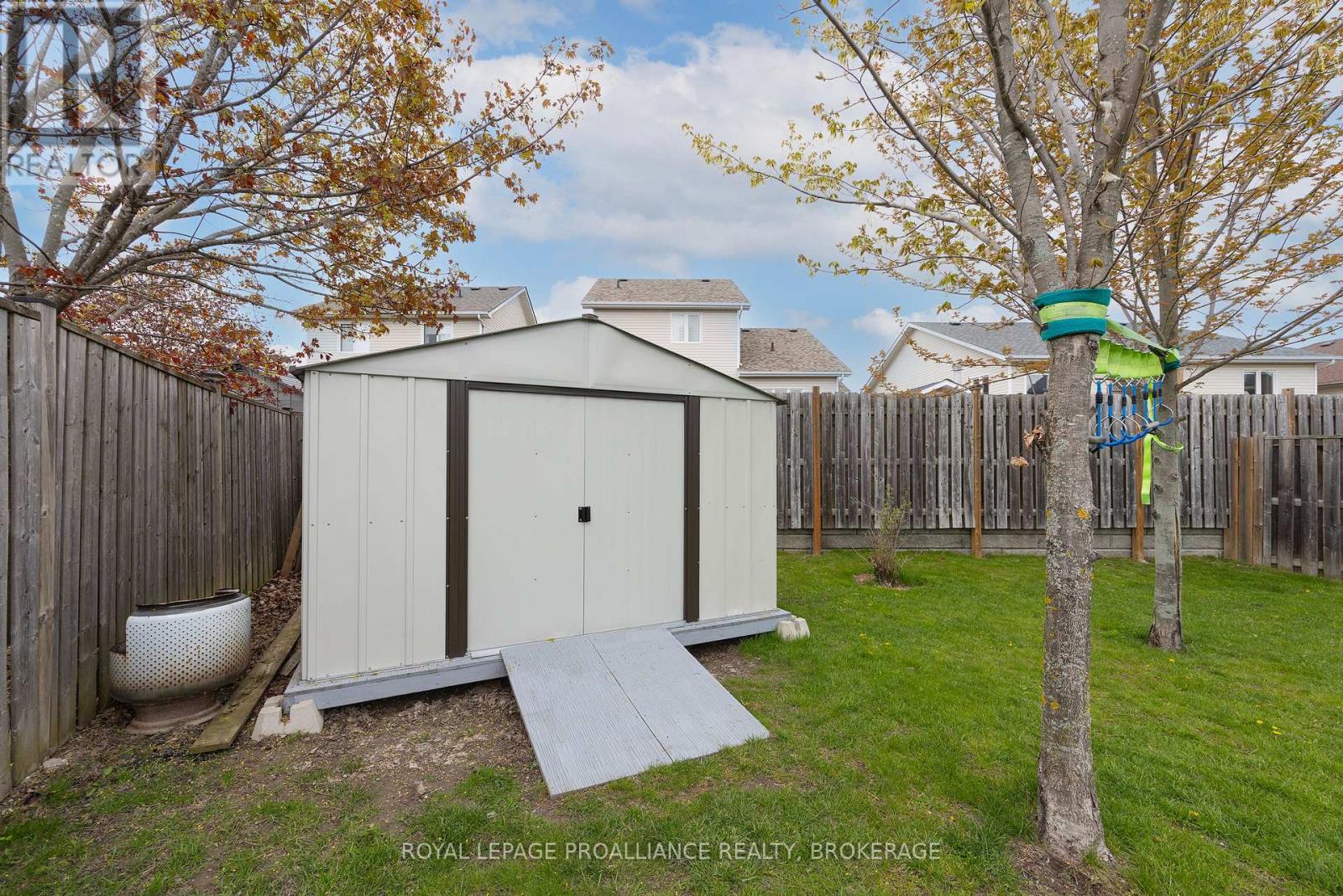 680 FIELDSTONE DRIVE - 44