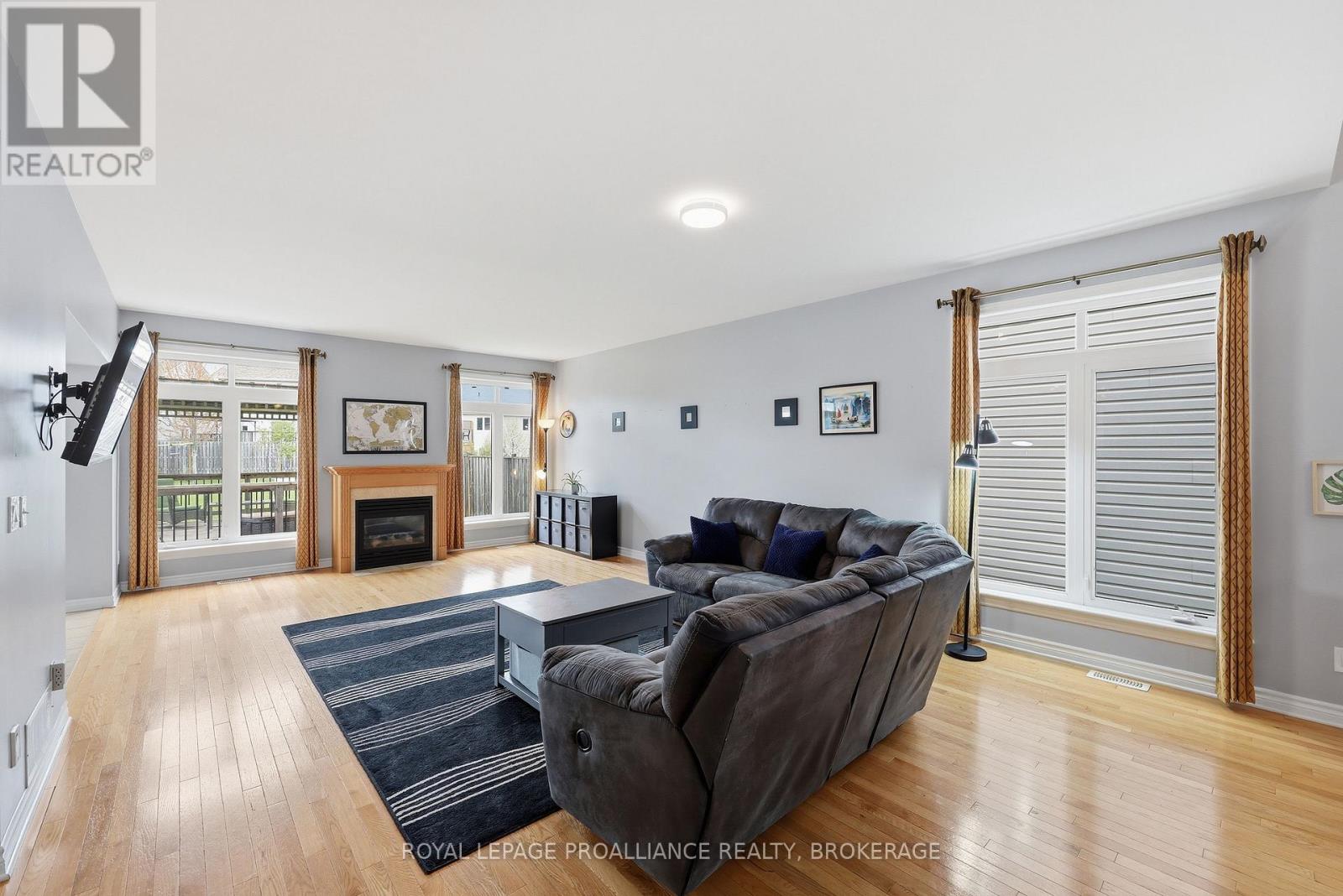 680 FIELDSTONE DRIVE - 5