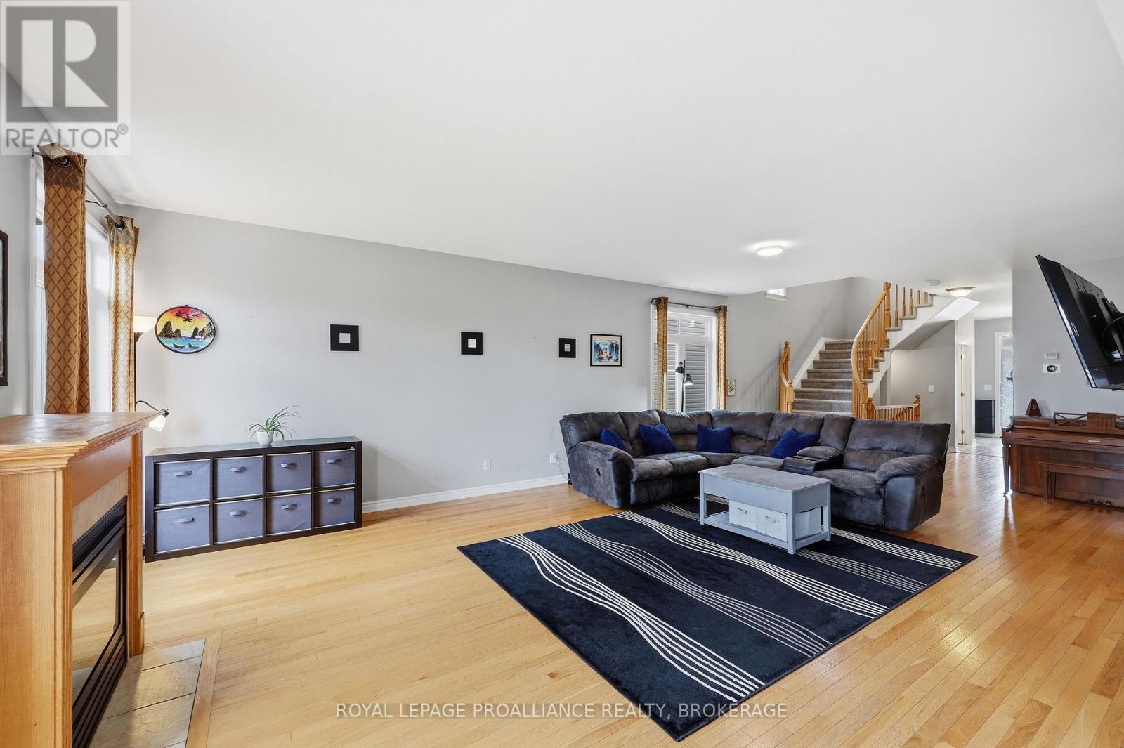 680 FIELDSTONE DRIVE - 6