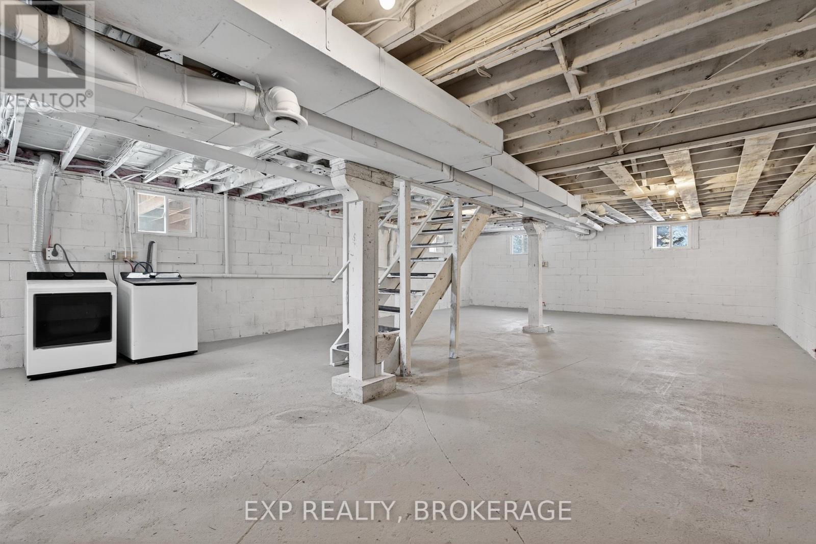 1528 ENRIGHT ROAD - 35