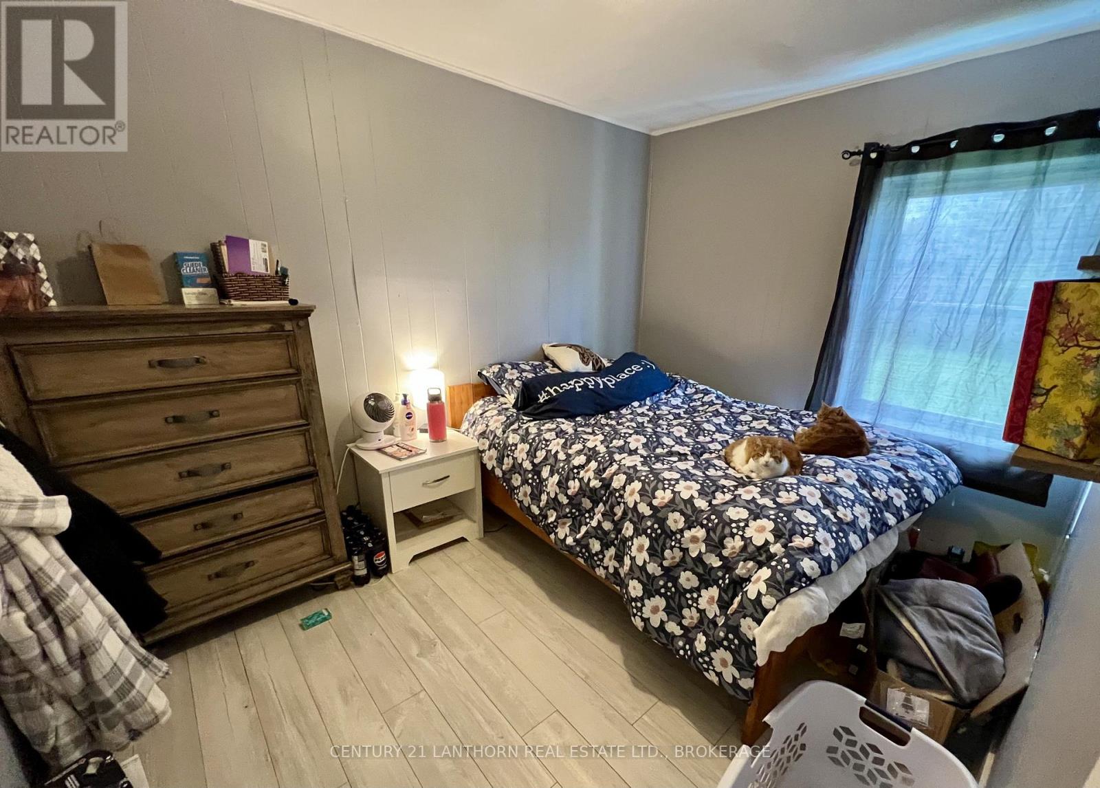 10/12 MANITOU CRESCENT E - 13