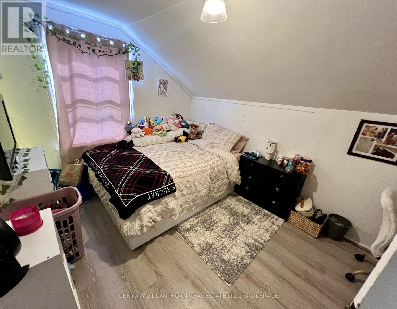 10/12 MANITOU CRESCENT E - 14