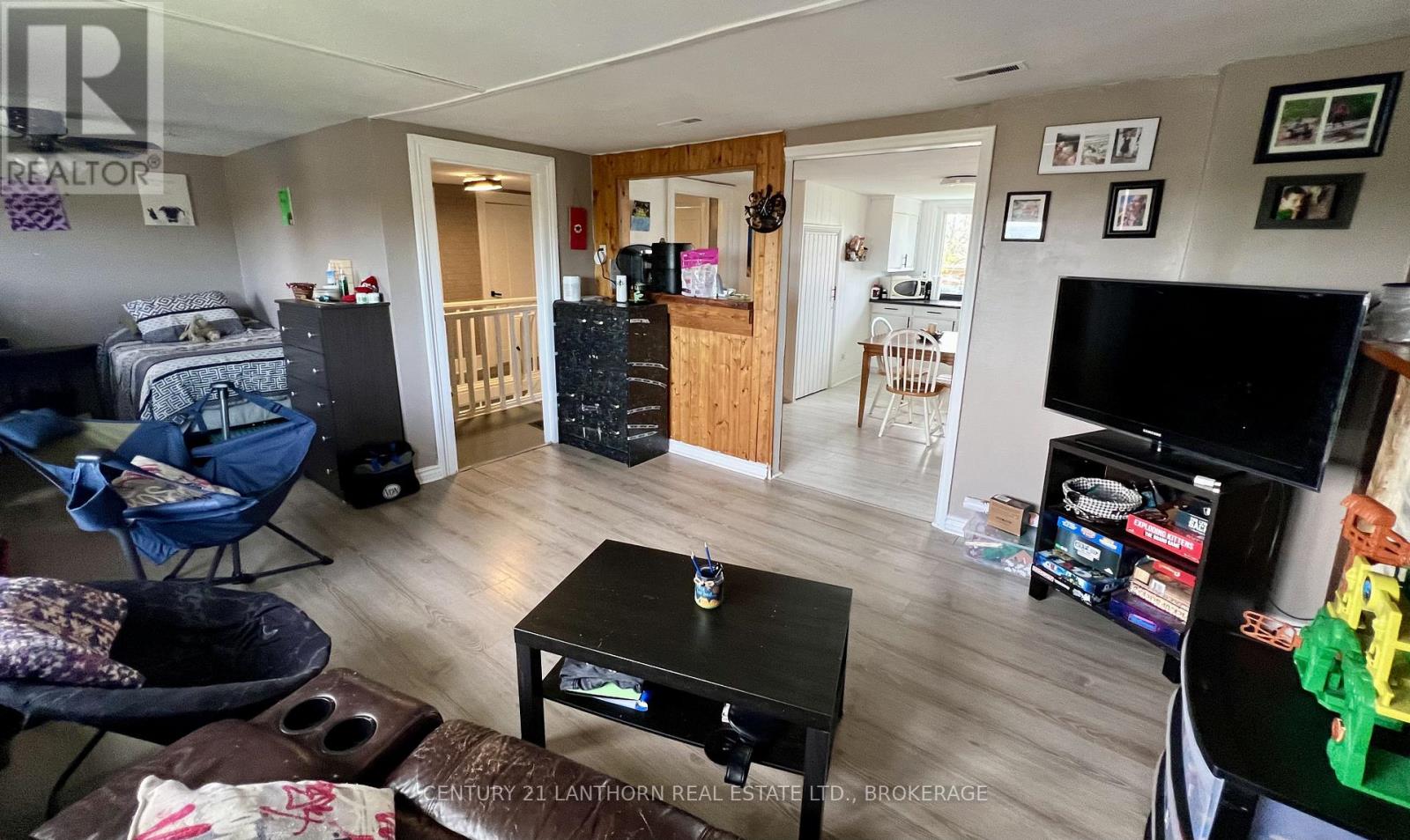 10/12 MANITOU CRESCENT E - 18