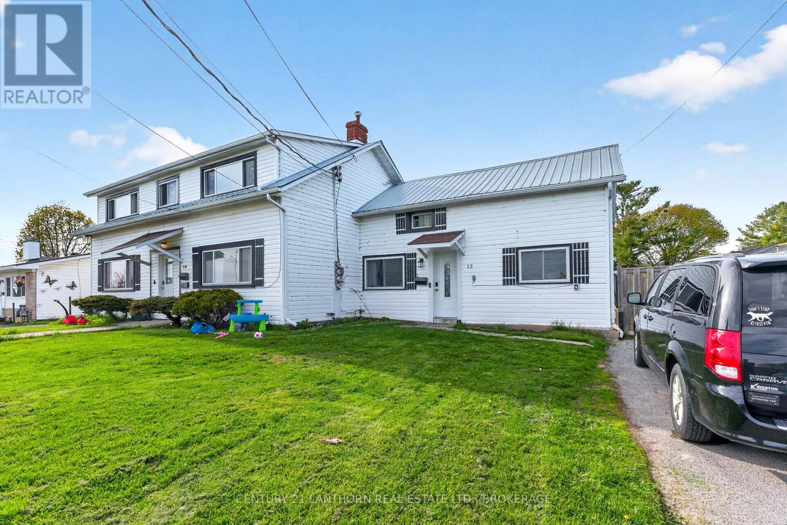 10/12 MANITOU CRESCENT E - 2