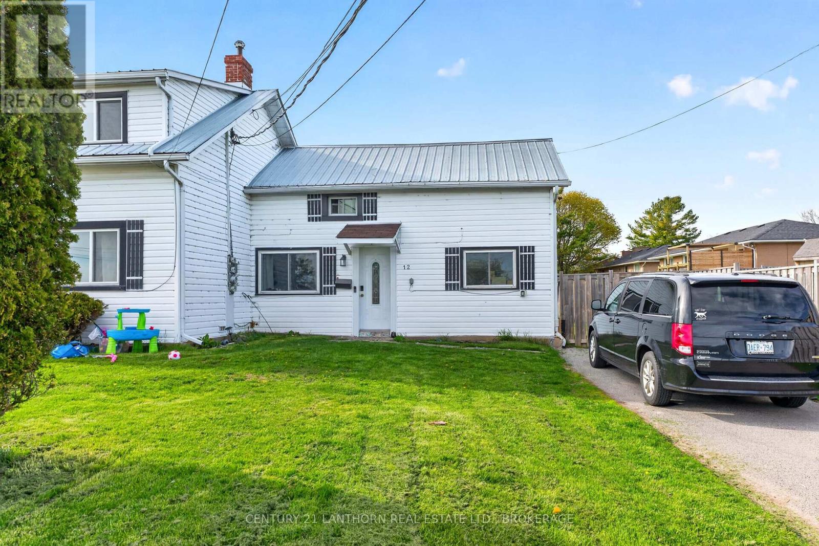 10/12 MANITOU CRESCENT E - 3
