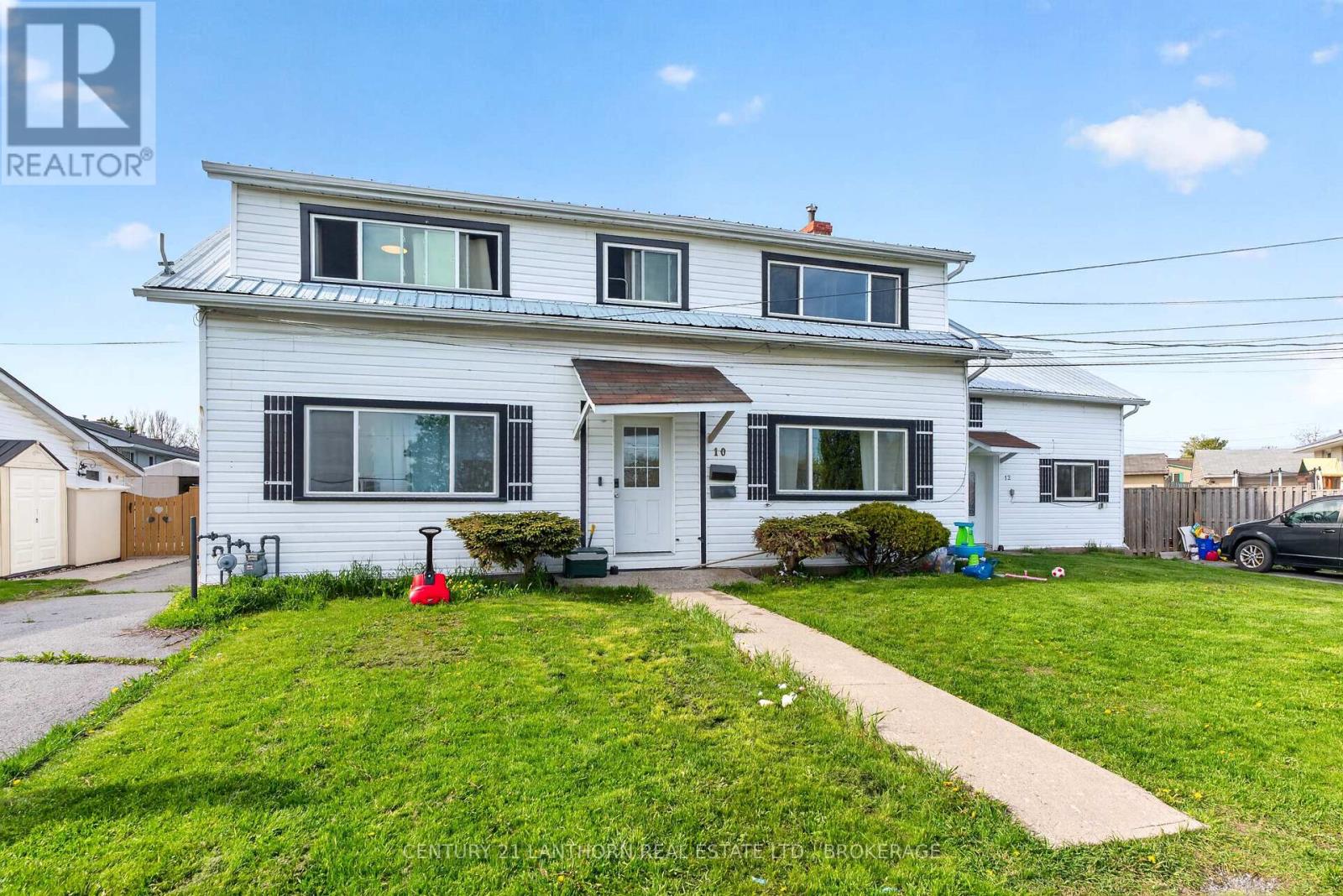 10/12 MANITOU CRESCENT E - 4