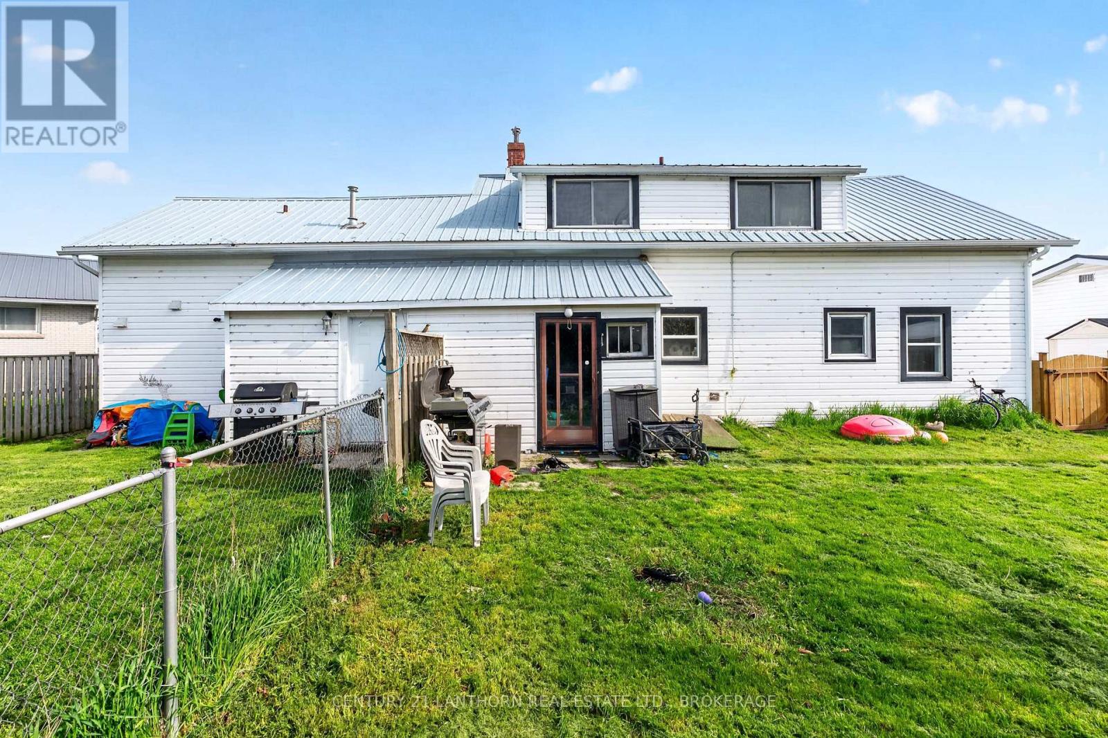 10/12 MANITOU CRESCENT E - 6