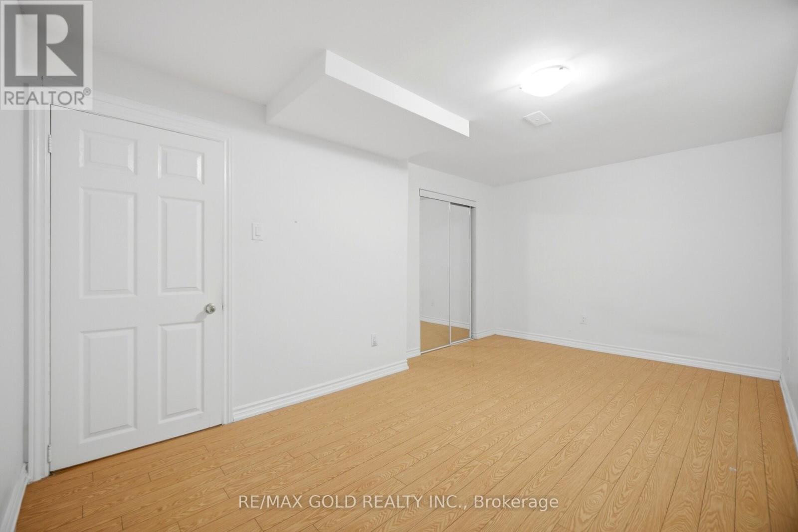 22 COSMO COURT - 35